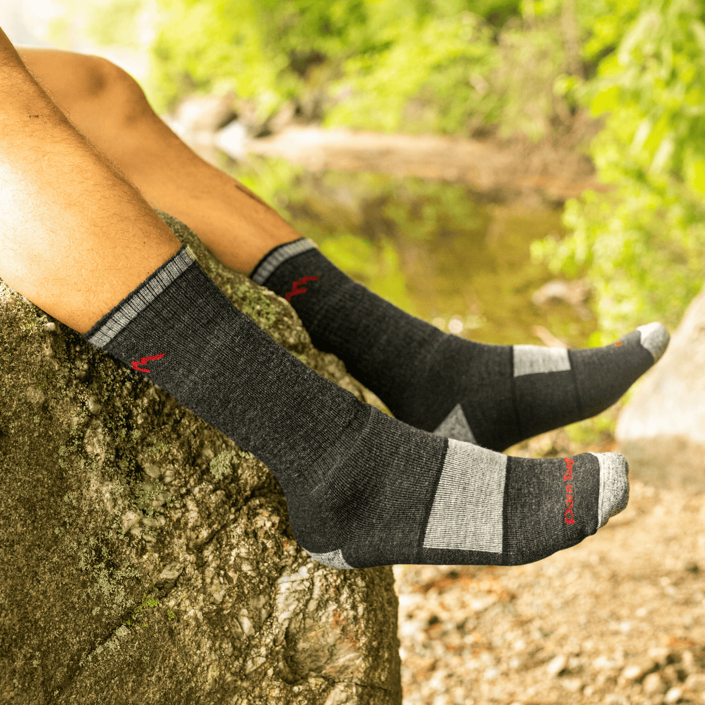 Darn Tough Men's Hiker Boot Midweight with Full Cushion Socks - Black