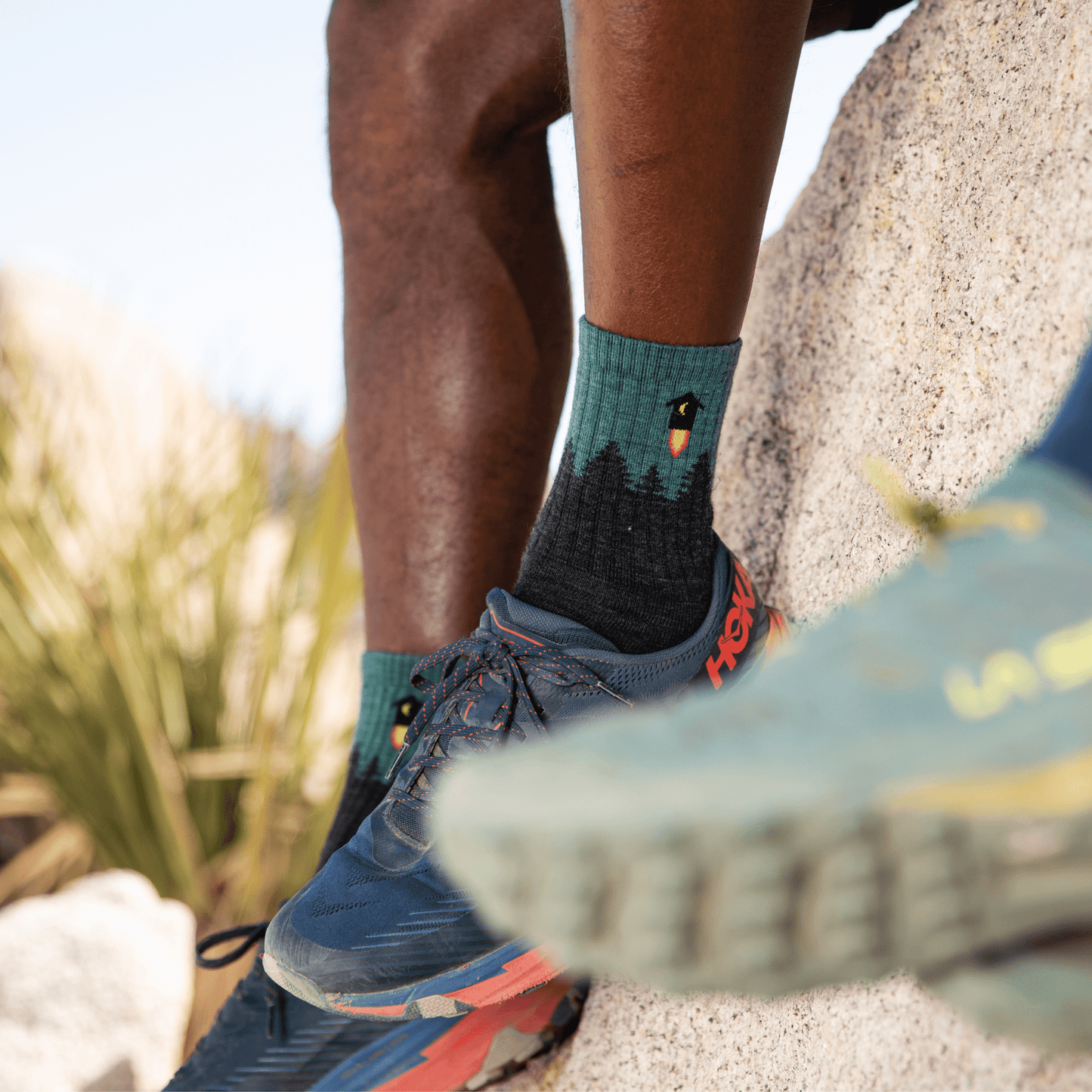Darn Tough Men's Hiker Number 2 Micro Crew Midweight with Cushion Socks - Grey