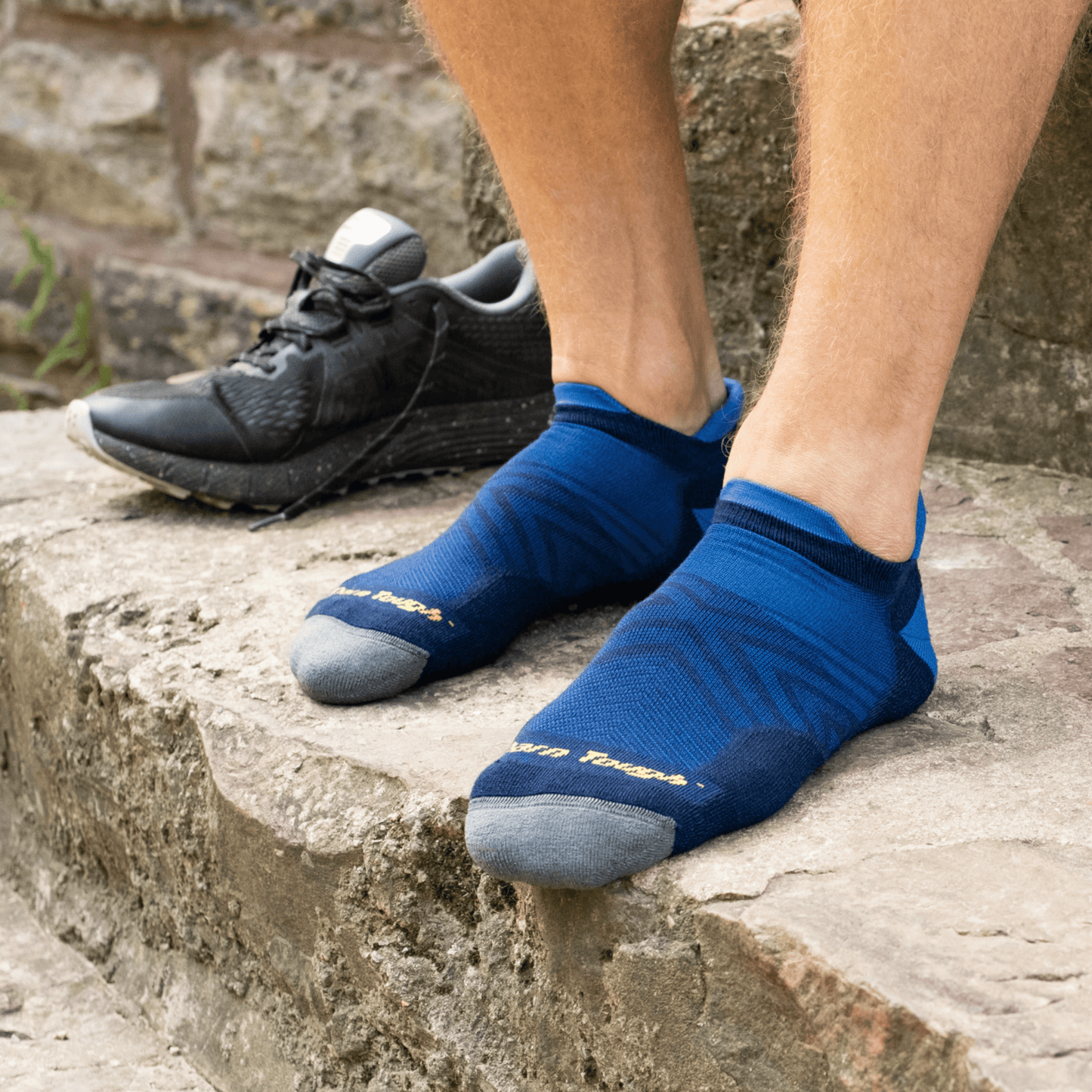 Darn Tough Men's Run No Show Tab Ultra-Lightweight Cushioned Socks - Eclipse